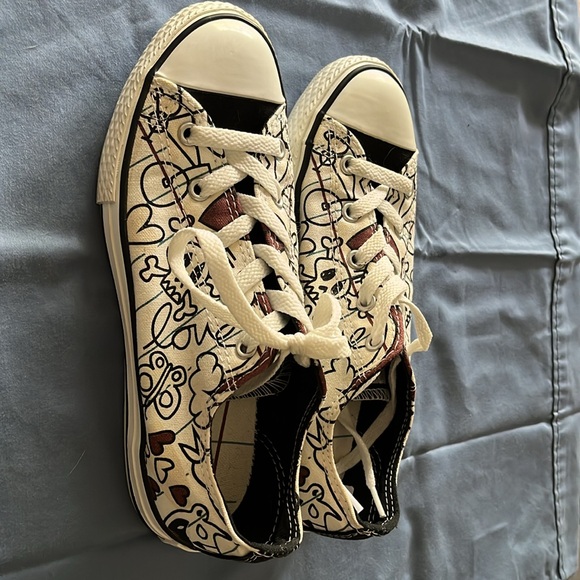 Converse all star low tops, color changing shoes. - Picture 2 of 4